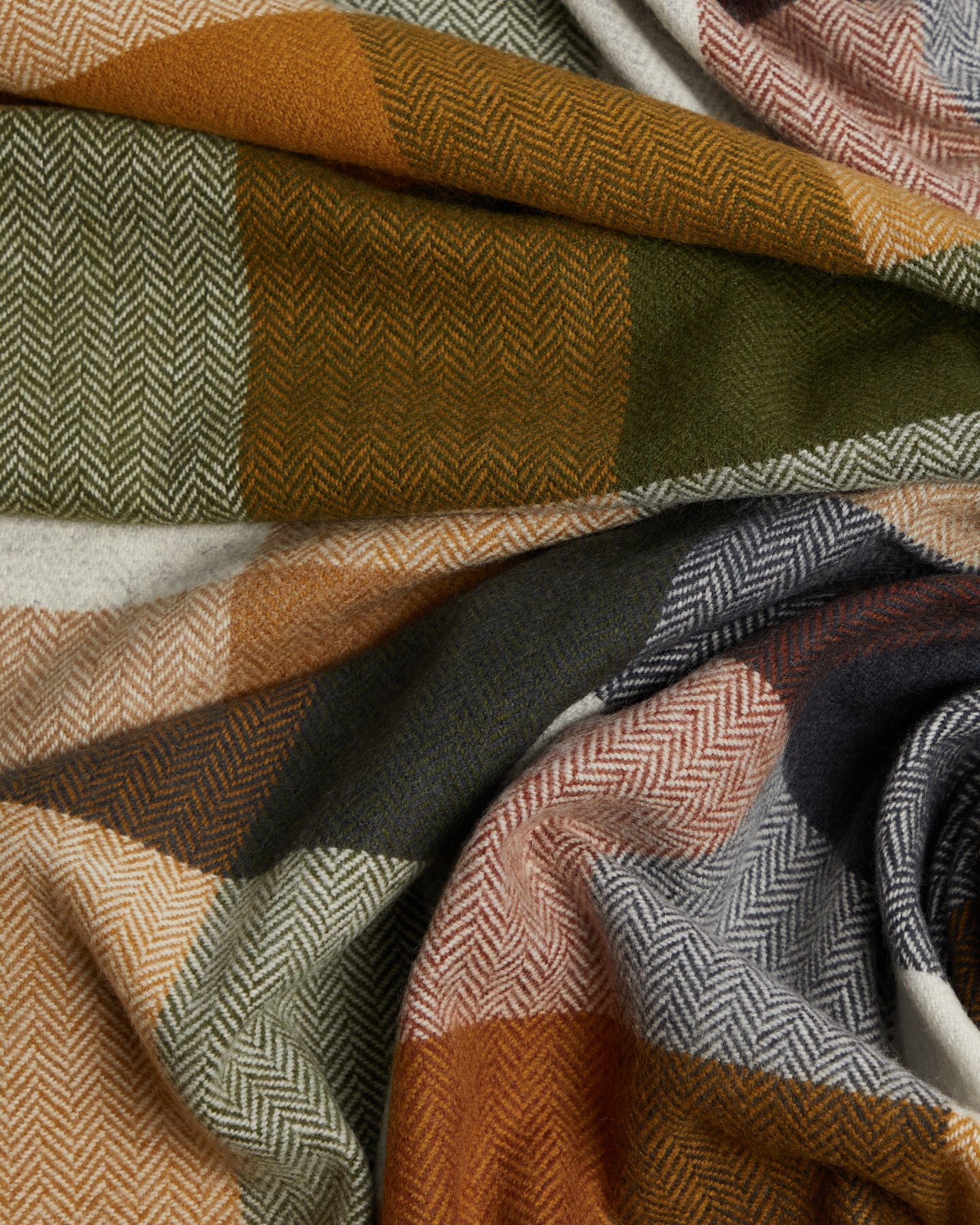 Foxford Ardagh Lambswool Throw - Image 3