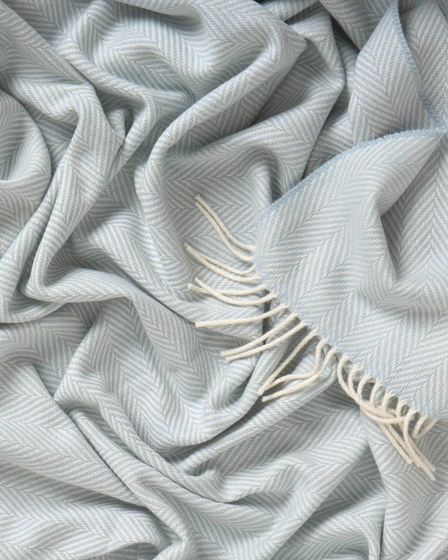 Foxford Rían Cashmere and Lambswool Throw - Image 3